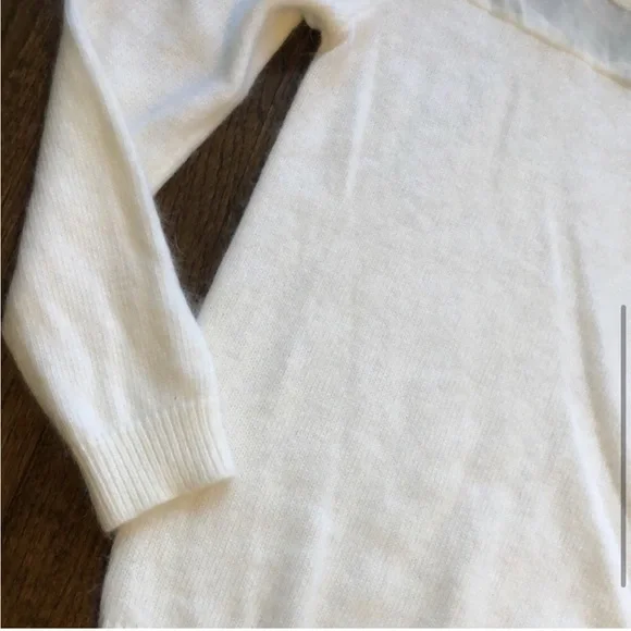 John + Jenn Winter White Crew Neck Fuzzy Mesh Sweater Size Large - Picture 4 of 7